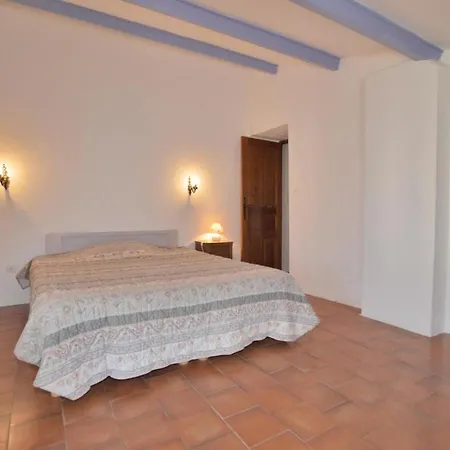 Appartamento Nice In W/ Wifi, 3 Bedrooms And Outdoor Swimming Pool